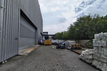 Semi-D Factory in Taman Industri Alam Jaya For Sale