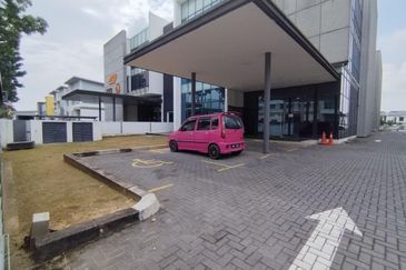Semi-D Factory in Taman Industri Alam Jaya For Sale