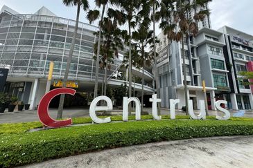 Building 3 Storey Mall at Cyberjaya For Sale