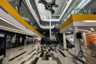 3 Storey Mall Building Jalan Perdana Cyberjaya For Sale