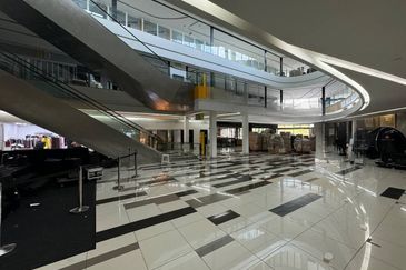 3 Storey Mall Building Jalan Perdana Cyberjaya For Sale