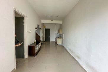 D'Pulze Shopping Mall Service Residence For Sale 