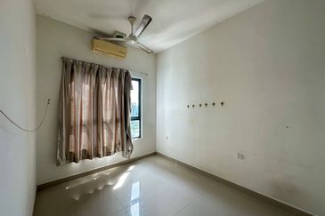 D'Pulze Shopping Mall Service Residence For Sale 