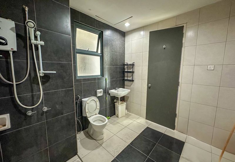 D'Pulze Shopping Mall Service Residence For Sale 