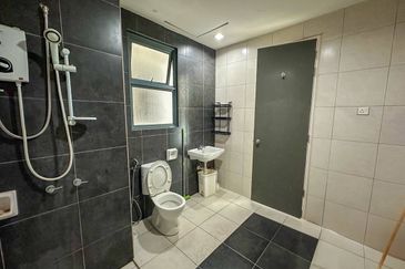 D'Pulze Shopping Mall Service Residence For Sale 