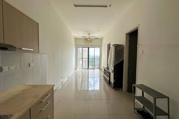 D'Pulze Shopping Mall Service Residence For Sale 