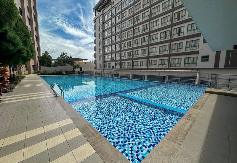 D'Pulze Shopping Mall Service Residence For Sale 