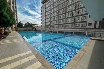 D'Pulze Shopping Mall Service Residence For Sale 