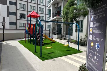 D'Pulze Shopping Mall Service Residence For Sale 