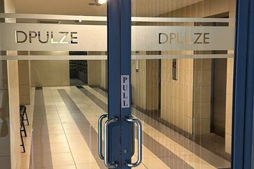 D'Pulze Shopping Mall Service Residence For Sale 