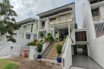 2.5 Storey Lake View Zero Lot Bungalow, Danau Mutiara Precinct 16 For Sale