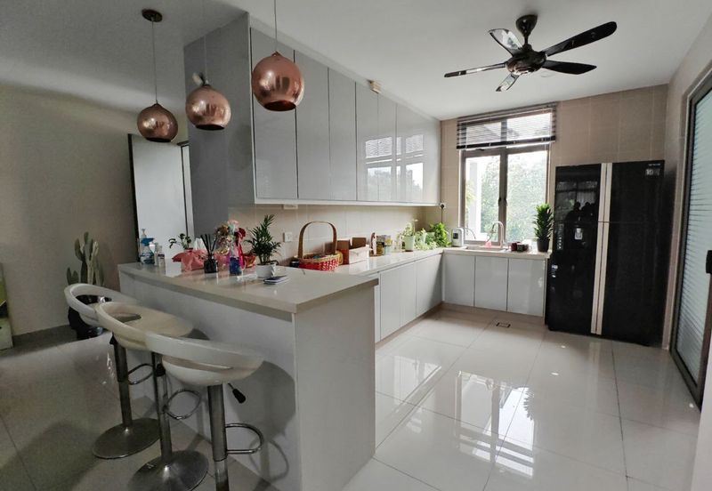 2.5 Storey Lake View Zero Lot Bungalow, Danau Mutiara Precinct 16 For Sale