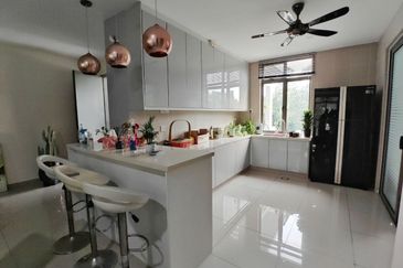 2.5 Storey Lake View Zero Lot Bungalow, Danau Mutiara Precinct 16 For Sale