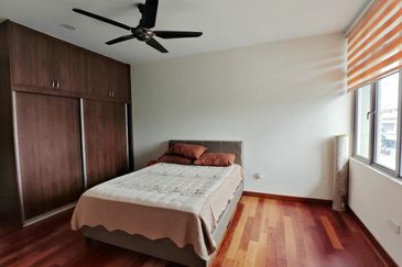 2.5 Storey Lake View Zero Lot Bungalow, Danau Mutiara Precinct 16 For Sale