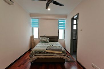 2.5 Storey Lake View Zero Lot Bungalow, Danau Mutiara Precinct 16 For Sale