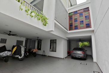 2.5 Storey Lake View Zero Lot Bungalow, Danau Mutiara Precinct 16 For Sale