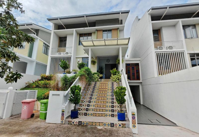 2.5 Storey Lake View Zero Lot Bungalow, Danau Mutiara Precinct 16 For Sale