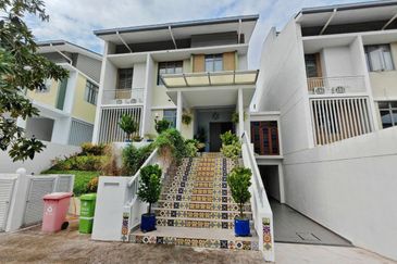 2.5 Storey Lake View Zero Lot Bungalow, Danau Mutiara Precinct 16 For Sale