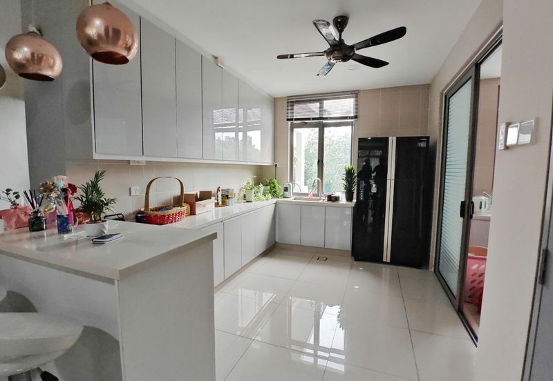 2.5 Storey Lake View Zero Lot Bungalow, Danau Mutiara Precinct 16 For Sale