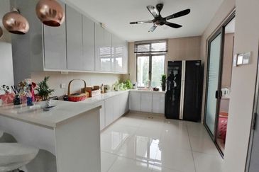 2.5 Storey Lake View Zero Lot Bungalow, Danau Mutiara Precinct 16 For Sale