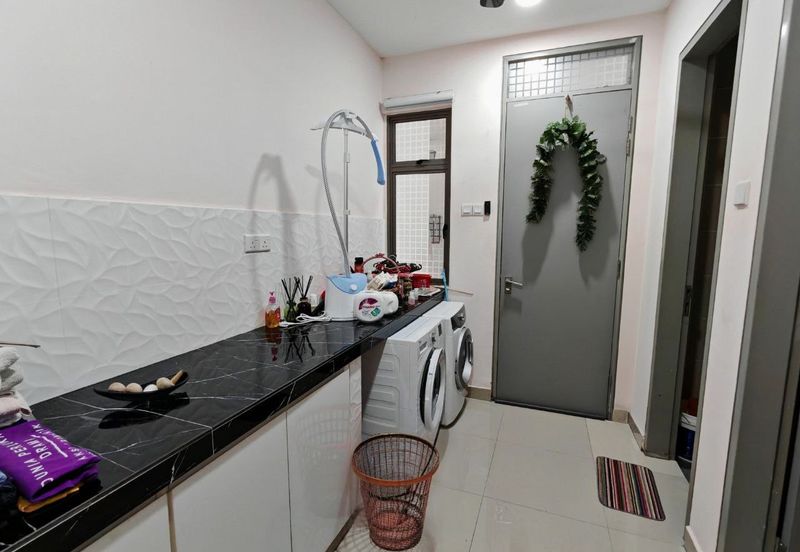 2.5 Storey Lake View Zero Lot Bungalow, Danau Mutiara Precinct 16 For Sale