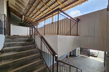 D'Puncak Nusa Bandar Seri Putra Bangi Town House For Sale