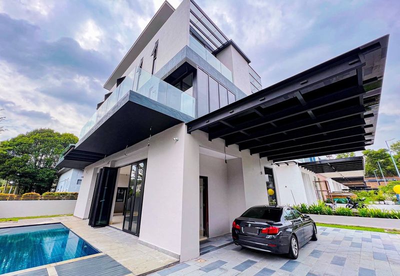 Perdana Lakeview East