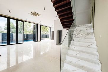 Perdana Lakeview East