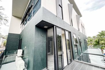 Perdana Lakeview East