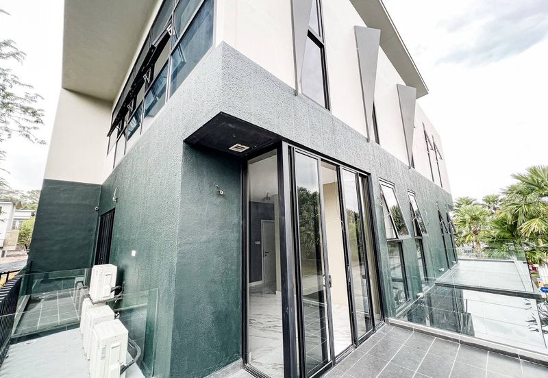 Perdana Lakeview East