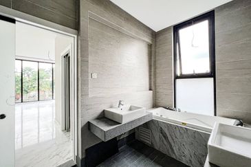 Perdana Lakeview East