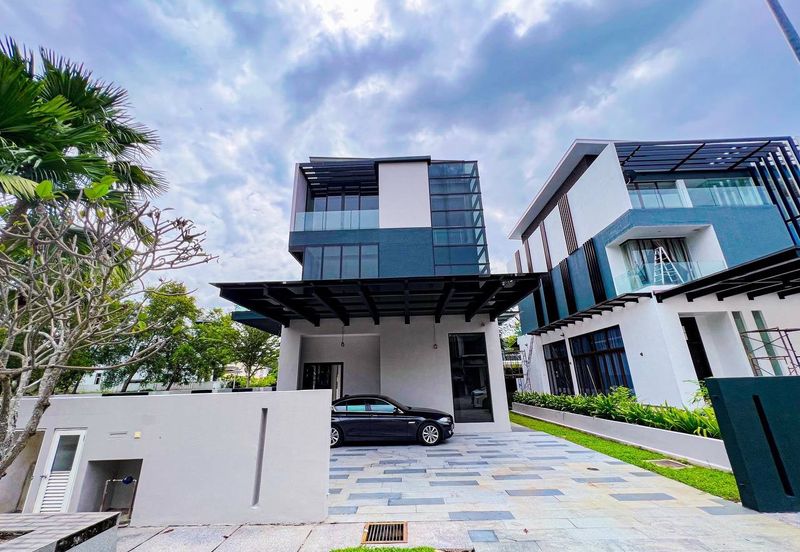 Perdana Lakeview East