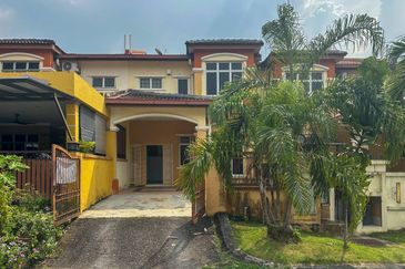 Jalan Warisan Mulia, Kota Warisan