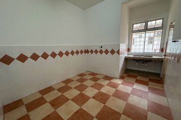 Jalan Warisan Mulia, Kota Warisan