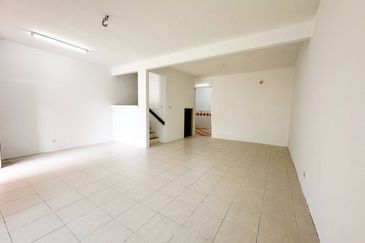 Jalan Warisan Mulia, Kota Warisan