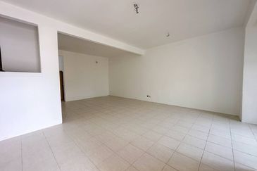 Jalan Warisan Mulia, Kota Warisan