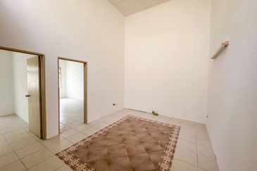 Jalan Warisan Mulia, Kota Warisan