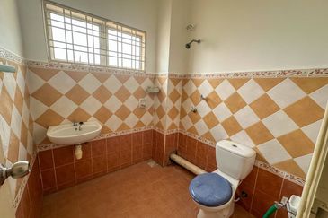 Jalan Warisan Mulia, Kota Warisan