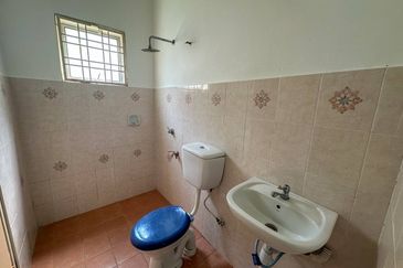 Jalan Warisan Mulia, Kota Warisan