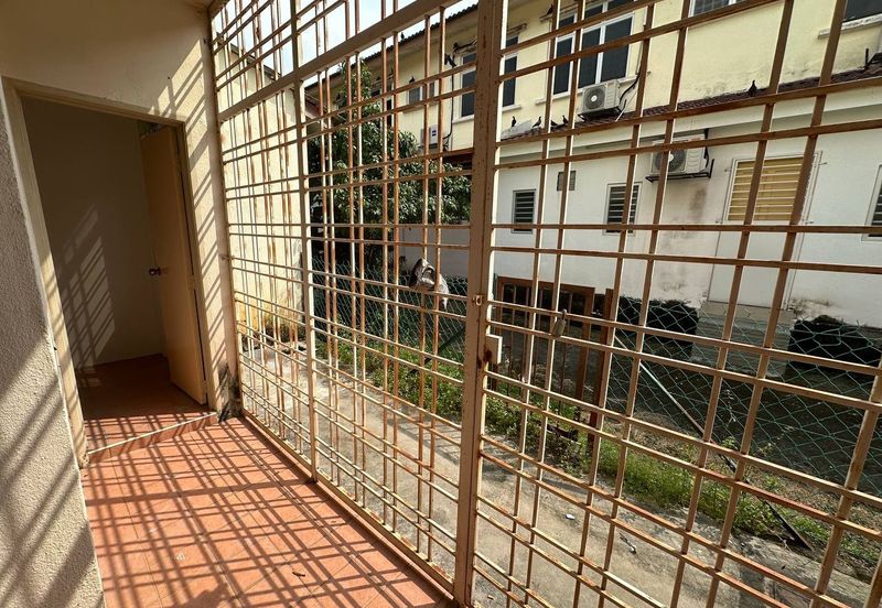 Jalan Warisan Mulia, Kota Warisan