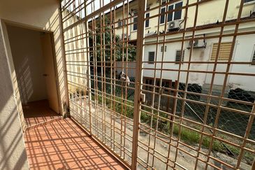 Jalan Warisan Mulia, Kota Warisan