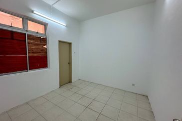 Jalan Warisan Mulia, Kota Warisan