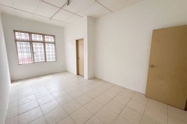 Jalan Warisan Mulia, Kota Warisan