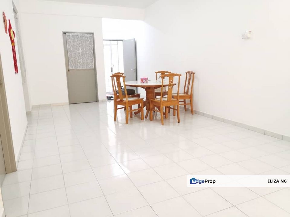 Taman Molek Ria RMMJ Apartment Renovated Full loan for sale 1000 sqft, Johor, Johor Bahru