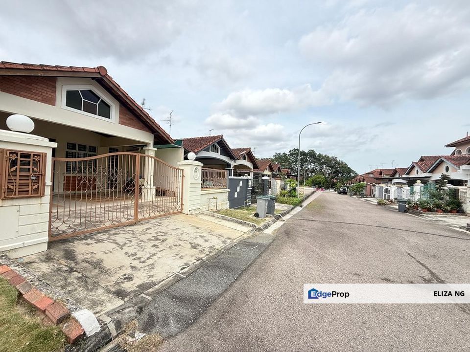 Ulu Tiram Pelangi Indah Jalan Ayu Facing Southeast Renovated Single storey Superlink for sale 24*80 , Johor, Ulu Tiram