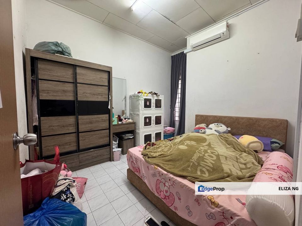 Megah Ria Jalan Dedaru Full loan Single Storey Southeast for Sale 20*70, Johor, Masai