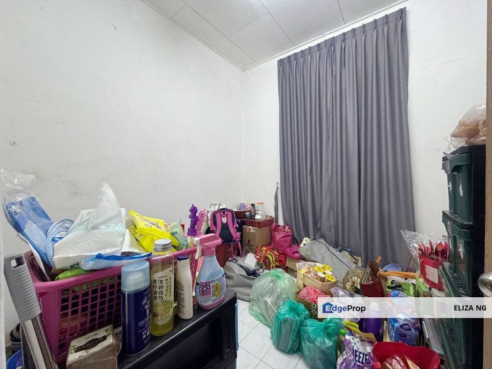 Megah Ria Jalan Dedaru Full loan Single Storey Southeast for Sale 20*70, Johor, Masai