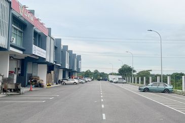 Ulu Tiram Desa 88 Cemerlang Unblock View 1.5 Storey Endlot Factory for Sale