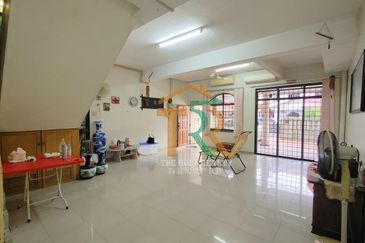 Double Storey Terrace Hot Area- Jalan Junid Muar 