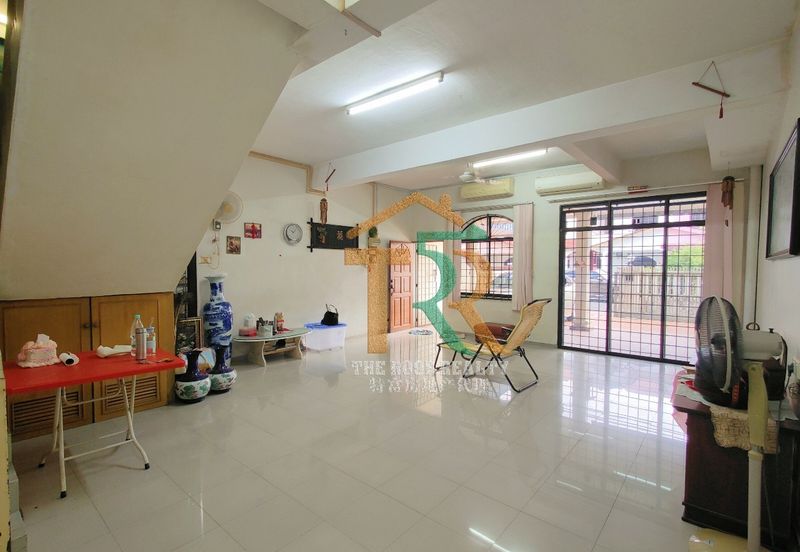 Double Storey Terrace Hot Area- Jalan Junid Muar 